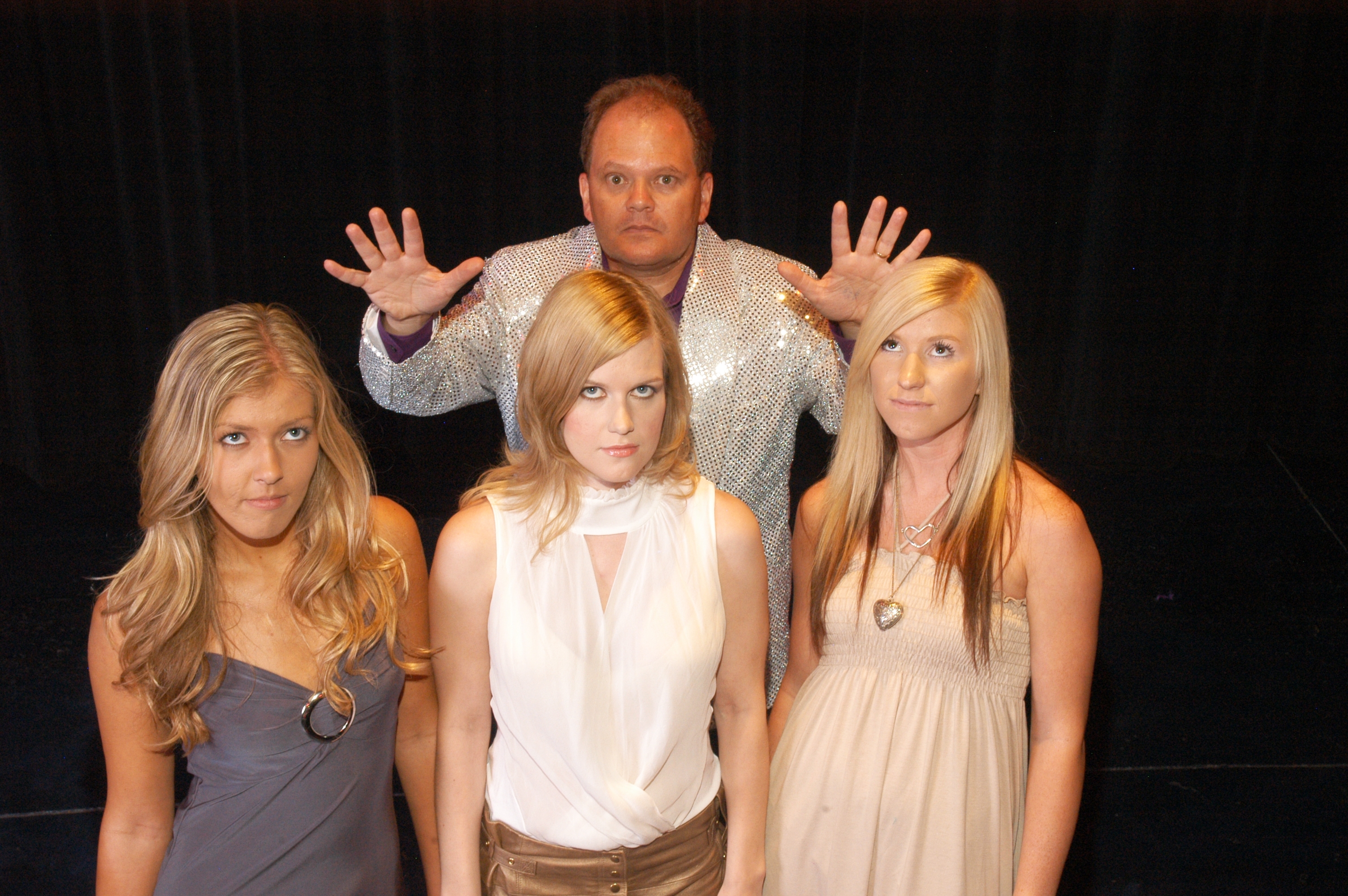 hypnosis show three hypnotized girls and hypnotist chris cady